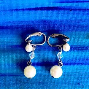 Vintage clip on Pearl bead earrings on silver base.